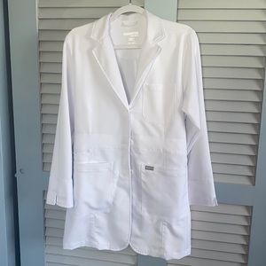 Women’s Lab Coat size Medium Momentum by Maevn